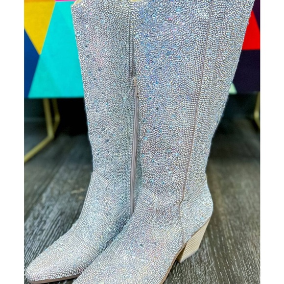 Stunning Nashville Rhinestone boots. With zipper closure. - Picture 6 of 12